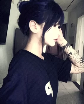 新吴长腿纹身妹