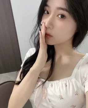 02年粉嫩小姐姐