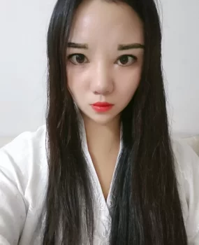 年轻美女，身材不错