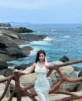 性感温柔御姐型,听话乖巧任意调教,征服感拉满