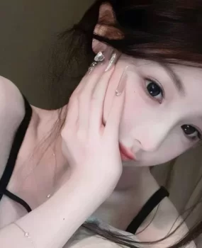 公寓楼年轻小妹