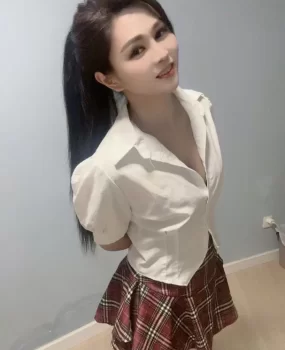 比腿大胸性感尤物