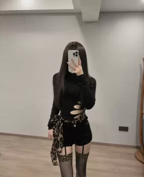 松江认识了一个02的兼职妹妹高颜值