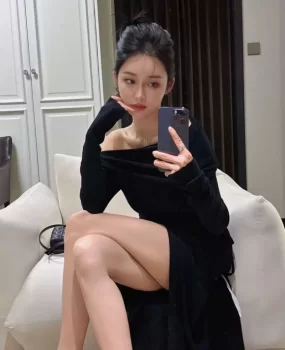 可爱丰满大波妹