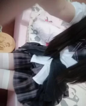 兼职年轻嫩妹，鲍鱼粉嫩小穴紧,本人自己找的，体验非凡