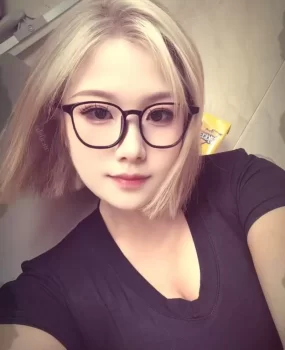 骚莹莹妹妹刚下海