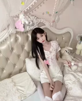 哈尔滨,02年 小妹子,有视频验证 身材小巧 身高168 – 85  值得推荐
