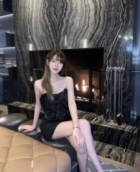 上了一个精品礼仪公司气质身材女孩