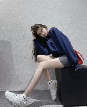 新人刚出道白皙水嫩肌肤身材匀称奶茶妹妹