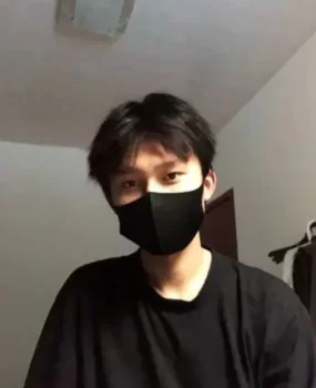 年轻，精力旺盛