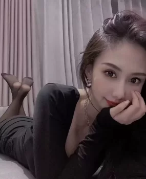 颜值口技一流的丝袜美女