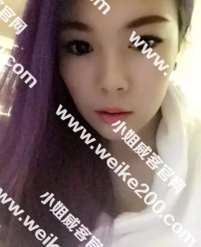 极品模特【美七】,风骚御姐,修长美腿,前凸后翘的诱人身段,玩…