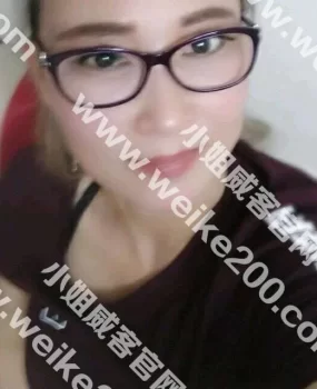 南宁西大正门对面的风骚熟女