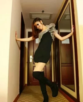 纯纯的小女生，什么都不懂，但很听话很温柔