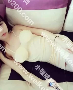 肤白胸大,B紧的很,笑起来挺美的,先到先得啊。