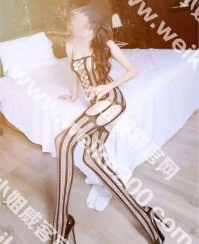 短期兼职T台模特——舒舒,操浪荡骚逼,视觉感觉双重冲击!细腰翘臀骚上天