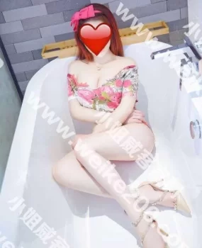 大蜜范美女带上闺蜜一起双飞、爽爆了