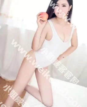 约炮性感娇俏的酒吧女，寂寞求刺激的浪B欲女，奶大腿长B水很丰富