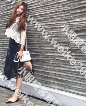 逆袭高颜值自聊的夜店助场女神，超完美身材热辣无敌，短期兼职速去