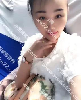 东直门春秀路附近18岁刚下水的雨蝶妹子，三点粉嫩，玉女欲女自由切换，超好