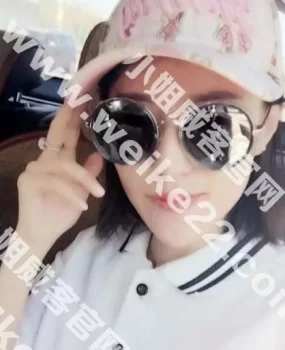 身材苗条黑丝真是超美,叫的贼大声,骚的一比!