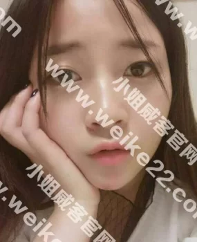 颜值超正的18岁可爱的软妹子，大尺寸嫩乳水多粉木耳，操到就是赚到