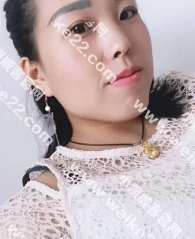 望京附近良家爆乳琴琴,不定期兼职,自聊自做真人真照,毒龙三点一线尺度开放