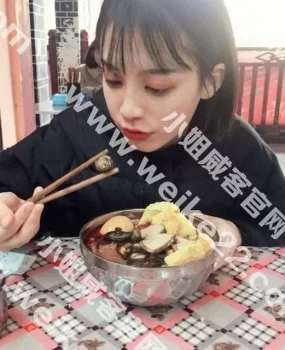 95后兼职可约肤白腿长屁股大