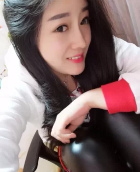 气质甜美的御姐【上门服务】,细腰大长腿,穿上了性感的肉色丝袜,有点小性感哟