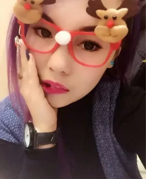 终于约到了模特美七，身材火辣的美女，热情主动放得开，丝袜美腿，很会撩人