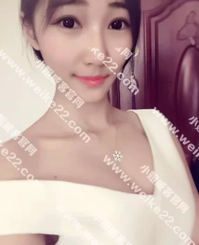 22岁/身高167/胸围C极品软妹性感逼人，尺度全开放献了舌吻还献粉逼