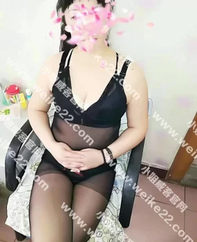 自聊自做的按摩熟女小威