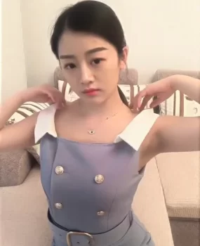 特别漂亮的清纯妹子,十分的嫩。