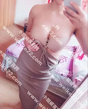 妙龄性感的丝袜纯骚B，原味的诱惑波涛汹涌无所不能，自聊自做安全