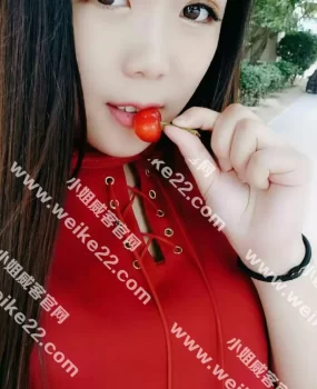 篮球拉拉队队员琪琪，5官清秀，身材修长，前凸后翘，包裹…