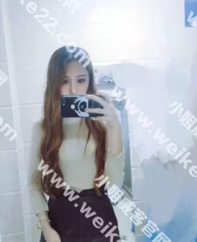 学生学生，20岁的样子