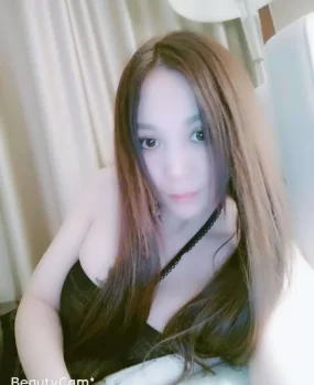 暴爽纹身大奶妹