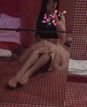 宝马女小区车库玩车震