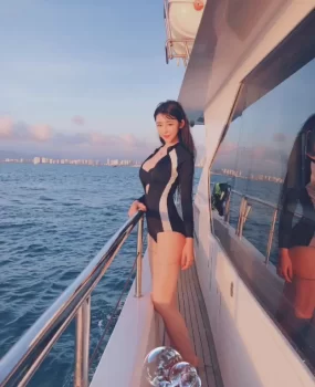 朝阳骚气十足粉嫩小美女莹莹