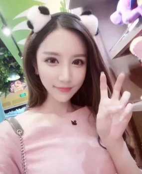 高端兼职嫩模，年轻漂亮，身材十分好，服务走心，很满意