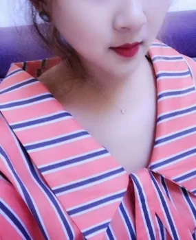 偶然发现的小美女