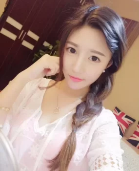 跟小姐姐后入第一次