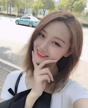 美女主播，乖巧听话