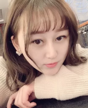 身高168/胸围D爆乳长腿嫩货，青春骚货玩舌吻尺度超大超来劲