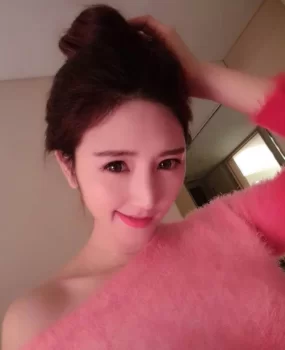 极品奔放女一枚,很有感觉,奶圆脸白,高质量
