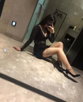 高挑商业美女丝足诱惑螺旋走位