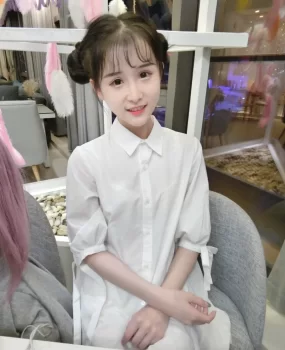 小美女会吸jj的粉嫩小穴，小穴内肉感十足爽爆