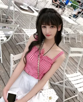 漂亮小学妹，身兼车模！C罩杯极品嫩货女神