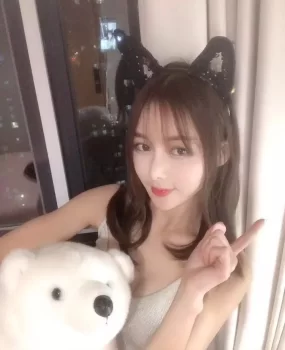 体验20岁小美女，娇小可爱，一个字嫩