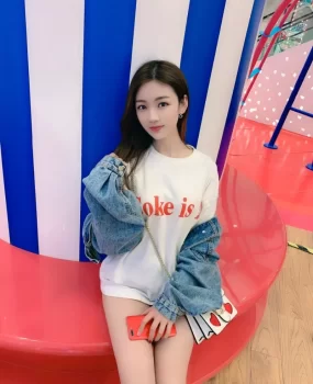 验证高端兼职大学生妹子，胸嫩，B紧,颜值高